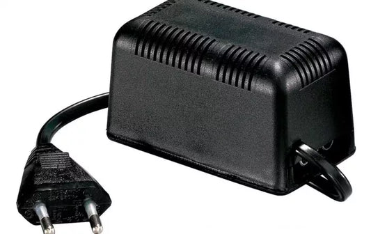 ALIMENTATORE LINEARE STABILIZZATO 12V DELLA LINEA AM CON 1 INGRESSO, 1 USCITA E CORRENTE EROGATA 100mA.